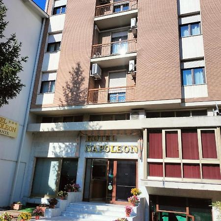 פונטרמולי Hotel Napoleon מראה חיצוני תמונה
