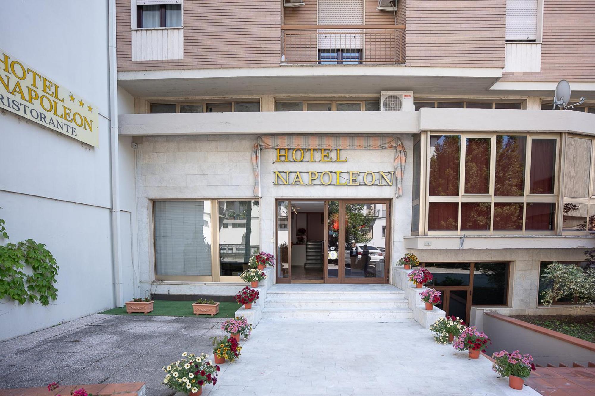 פונטרמולי Hotel Napoleon מראה חיצוני תמונה