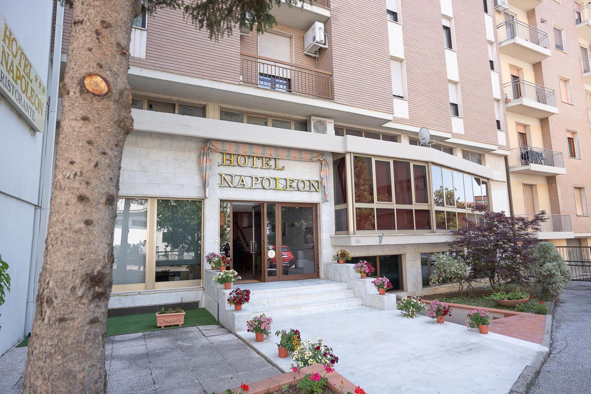 פונטרמולי Hotel Napoleon מראה חיצוני תמונה
